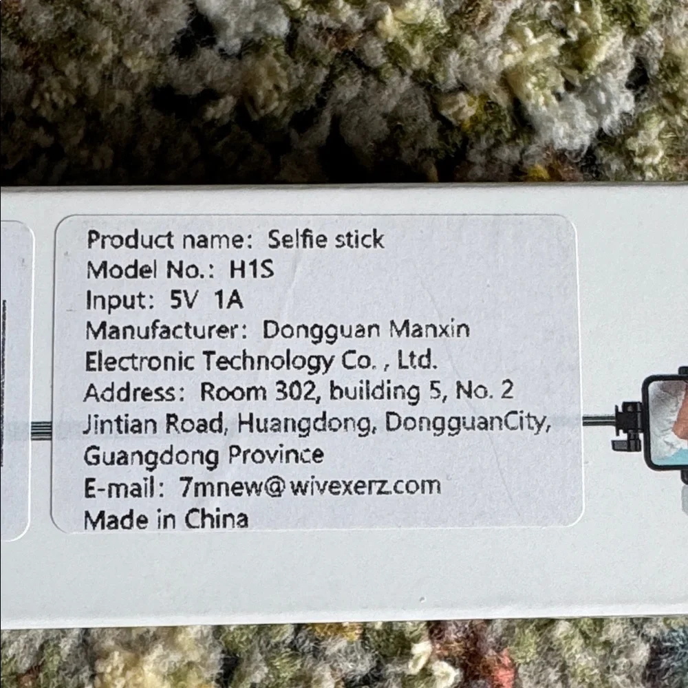 HIS SELFIE STICK…NEW IN BOX